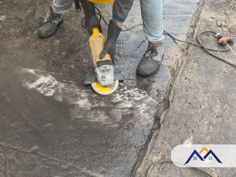 Techo con grietas y filtraciones antes de impermeabilizar en Suba, Bogotá