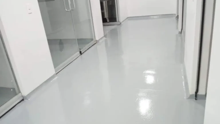 Comparación de pintura vinílica, acrílica y esmalte para casas en Bogotá 2026 – Isaza Remodelaciones